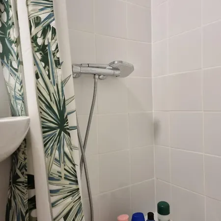 Comfortable One Bedroom *