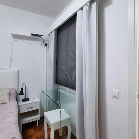 아파트 Comfortable One Bedroom *