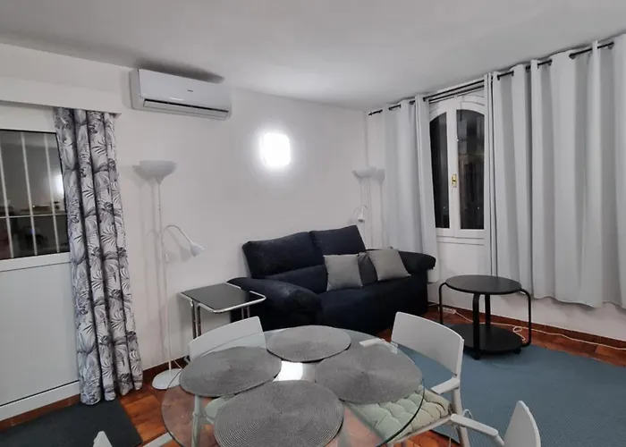 Comfortable One Bedroom *