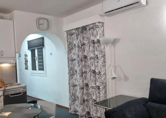 Comfortable One Bedroom Apartment *